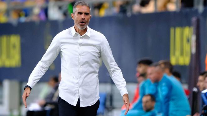 Gaizka Garitano protesta en el Cádiz - Real Valladolid (Foto: LALIGA).