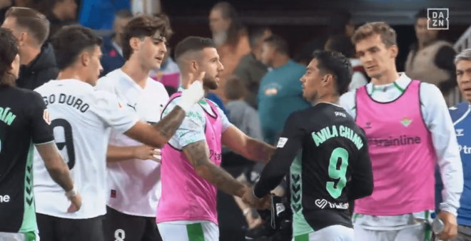 Momento tenso entre Hugo Duro y Chimy Ávila. (Foto: DAZN)