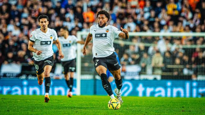 Danjuma en Mestalla junto André Almeida (Foto: Valencia CF)