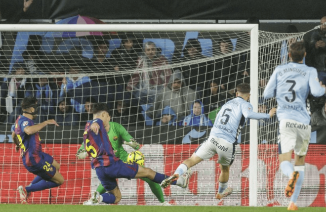 Mingueza en el gol de Sergio Carreira (Foto: LaLiga).