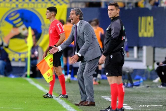 Guillermo Almada, ante el Cádiz.