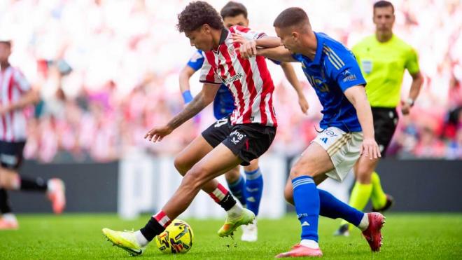 Selton se maneja con soltura frente al Oviedo en San Mamés (Foto: Athletic Club).