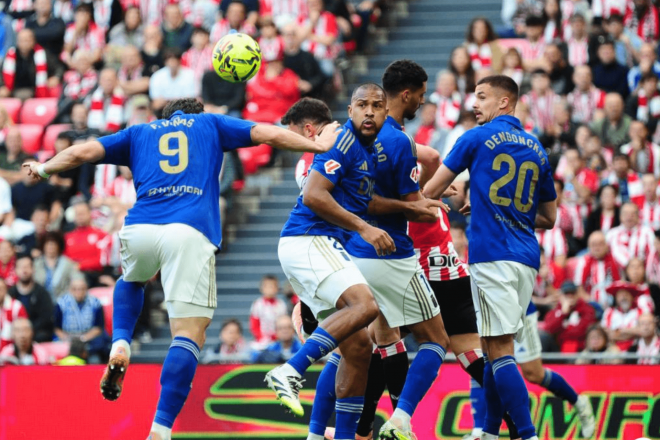 Los jugadores del Real Oviedo, en el duelo ante el Athletic (Foto: LaLiga).