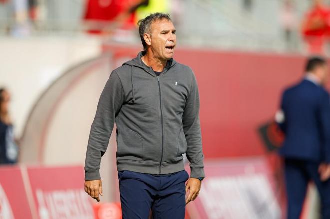 Luci, en su regreso al banquillo del Sevilla Atlético (Foto: SFC).