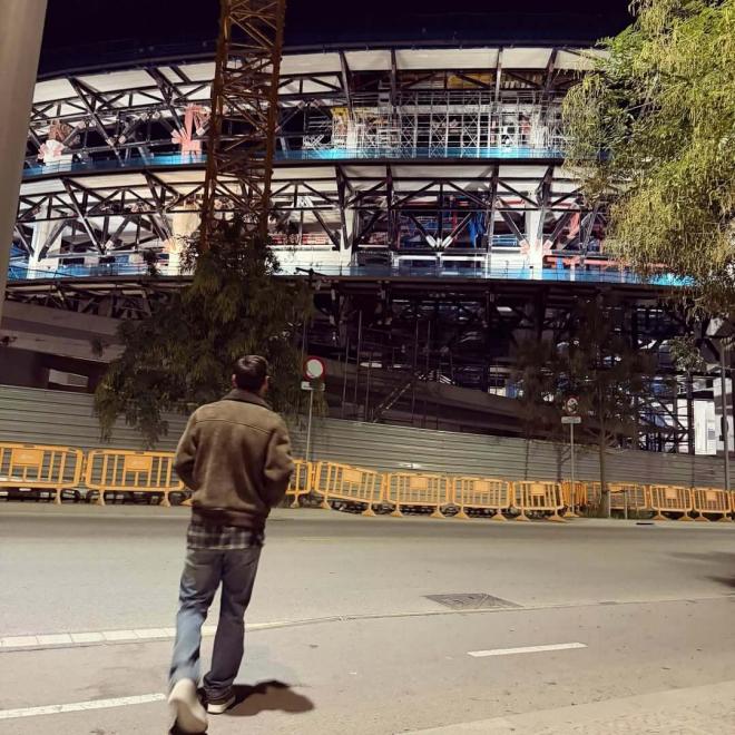 Leo Messi en los exteriores del Camp Nou (Instagram)