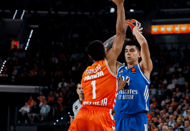 Kameron Taylor y Gabriel Deck en el Roig Arena (Foto: RMBaloncesto)