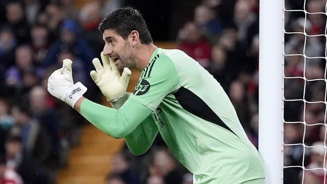 Thibaut Courtois en un partido del Real Madrid (Cordon Press)
