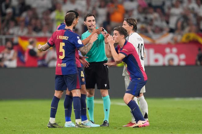 De Burgos Bengoetxea en el Clásico (Europa Press)