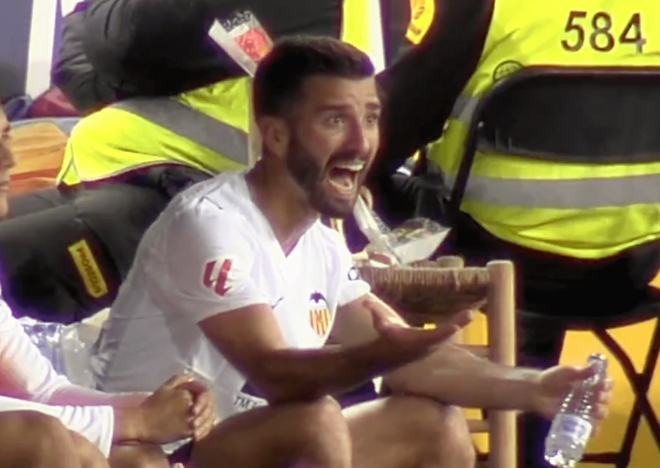 Gayà sufre ante el Real Betis