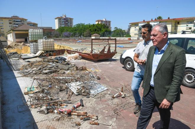 El alcalde José Luis Sanz, visitando las obras del Centro Deportivo Ontur.