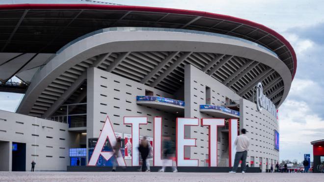 El exterior del Metropolitano (Cordon Pres)