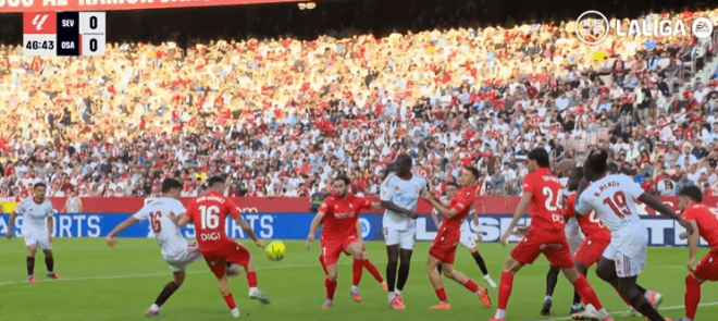 Penalti a Juanlu en el Sevilla-Osasuna.