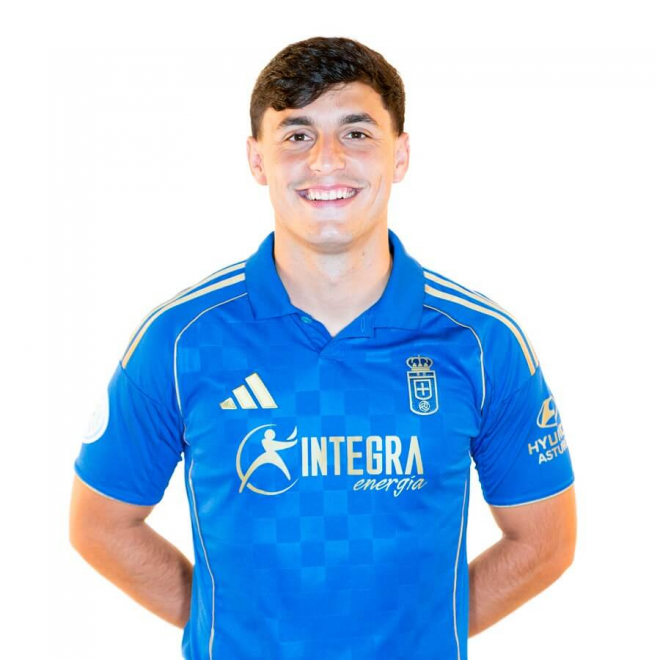 Joaquín Delgado posa como carbayón. (Foto: Real Oviedo)