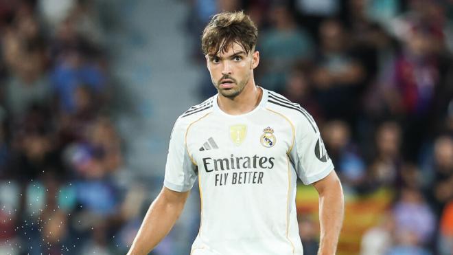 Raúl Asencio durante un partido del Real Madrid (Fuente: Europa Press)