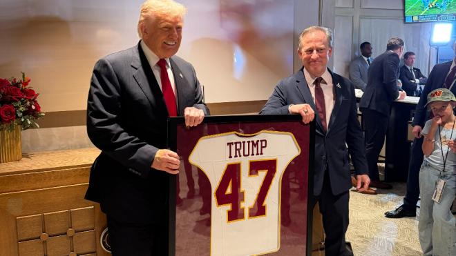 Donald Trump con Josh Harris, propietario de los Commanders (Foto: X)