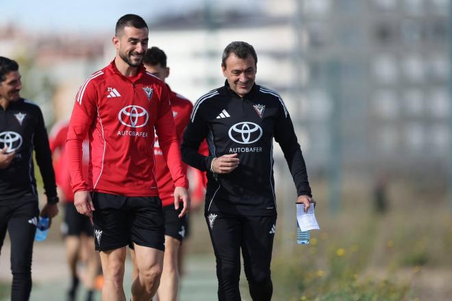 Jesús Galván en una sesión de entrenamiento con el equipo jabato. (Foto: CD Mirandés)