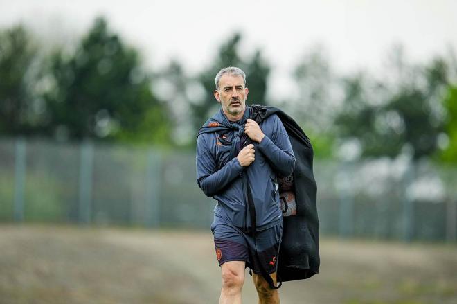 Imanol Etxeberria, en su etapa como técnico de la Academia en el Manchester City.