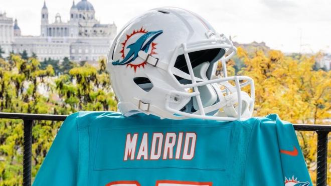 La aquamarina de los Miami Dolphins en Madrid para el choque en el Santiago Bernabéu.