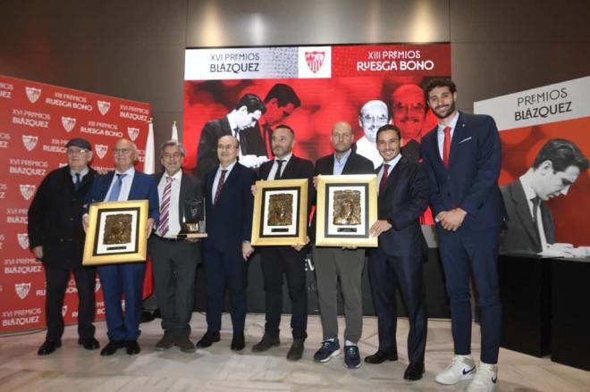 Los galardonados de los Premios Blázquez del Sevilla (Foto: Kiko Hurtado)