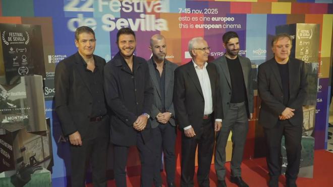 La delegación del Betis, con Joaquín a la cabeza, en la alfombra roja del Festival de Cine de Sev