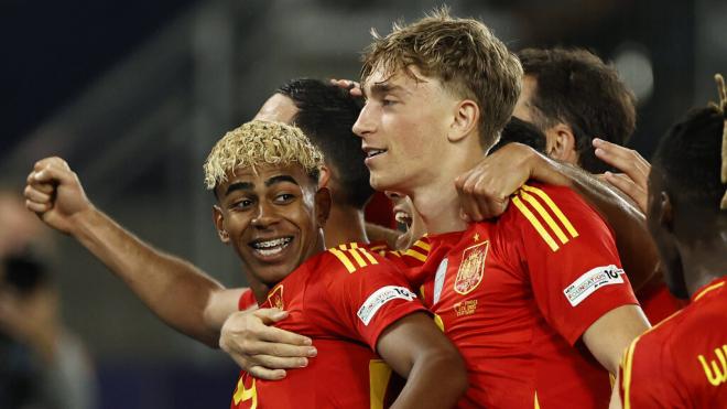 Lamine Yamal y Dean Huijsen con la Selección Española (Fuente: Cordon Press)