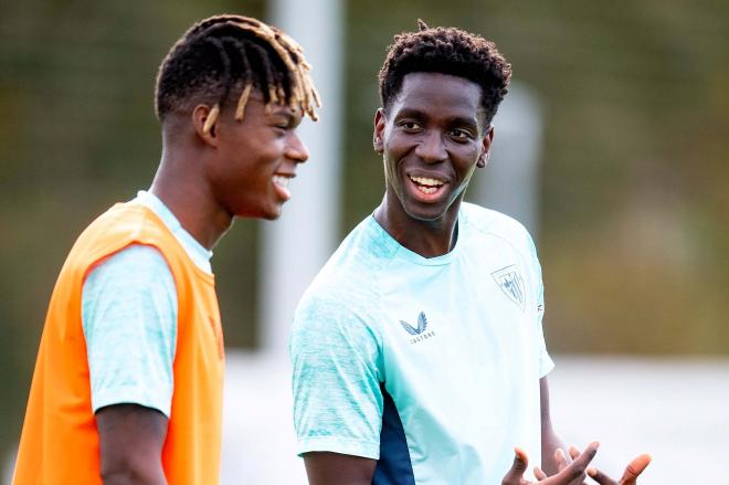 Nico Williams y Adama Boiro en un entrenamiento en Lezama (Foto: Athletic Club).