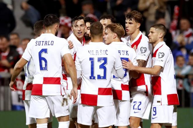 Los jugadores de Croacia celebran un gol a las Islas Feroe (Foto: EFE).