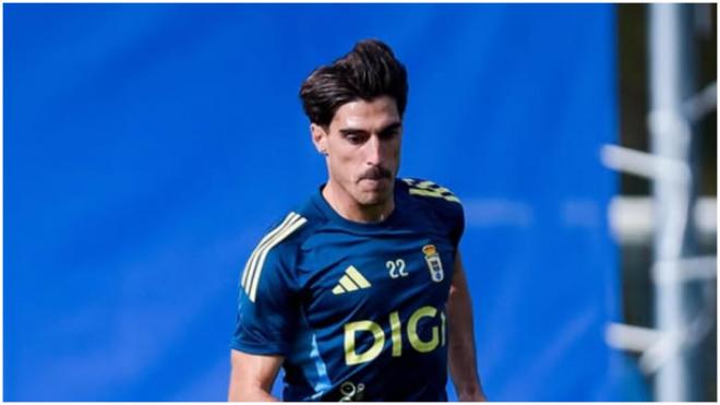 Nacho Vidal, en el último netrenamiento del Real Oviedo. (@RealOviedo)