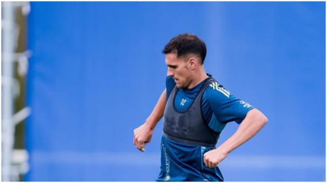 Dani Calvo, en el último entrenamiento del Real Oviedo. (@RealOviedo)