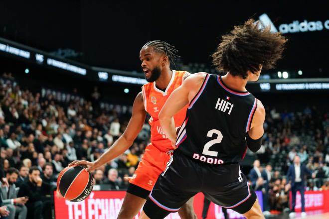 Valencia Basket cae al límite en París