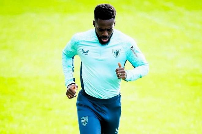 Iñaki Williams corretea en solitario en un entrenamiento en Lezama (Foto: Athletic Club).