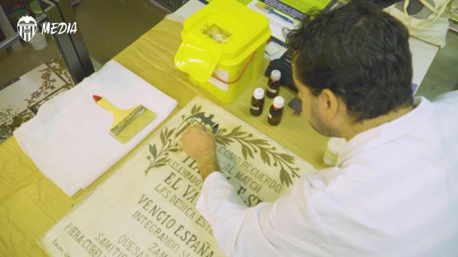 Placa conmemorativa del España-Italia en Mestalla