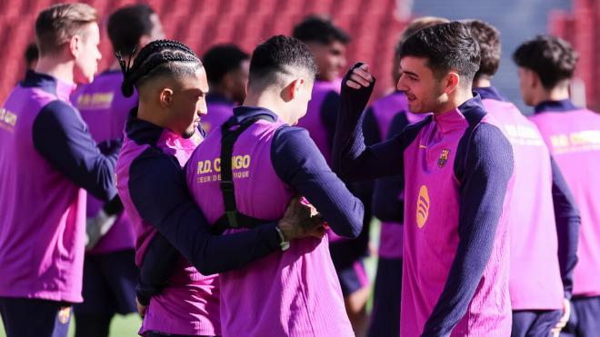 Raphinha y Pedri en un entrenamiento del FC Barcelona (Fuente: Europa Press)