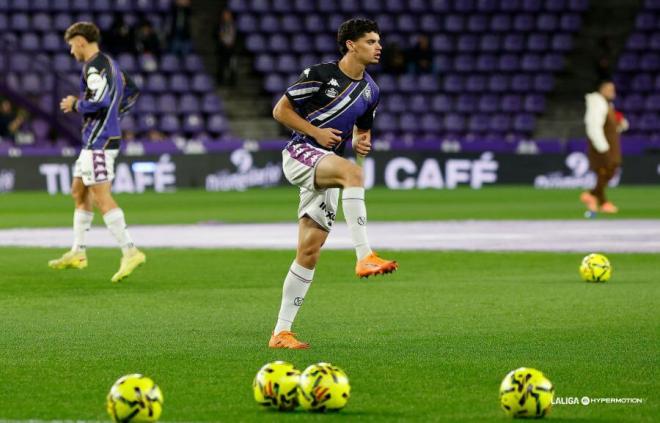 David Torres y Jorge Delgado calientan antes del partido ante la UD Las Palmas en el Nuevo Estadio José Zorrilla.