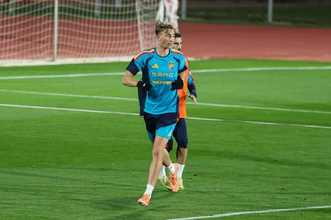Dean Huijsen, en un entrenamiento de la Selección Española (Foto: Europa Press).