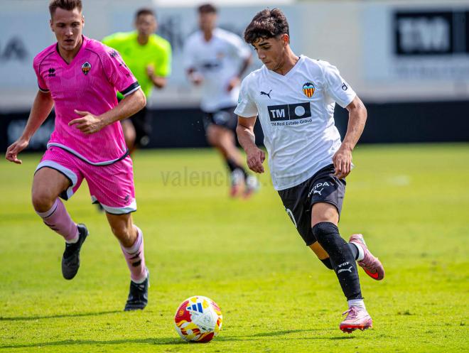 El jugador del VCF Mestalla, Víctor Fernández JR (Foto: Valencia CF)
