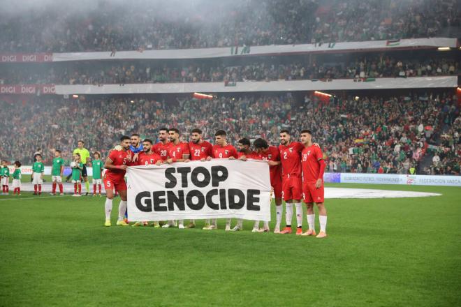 Los jugadores de Palestina, antes del partido ante la selección de Euskadi (Foto: EFE).