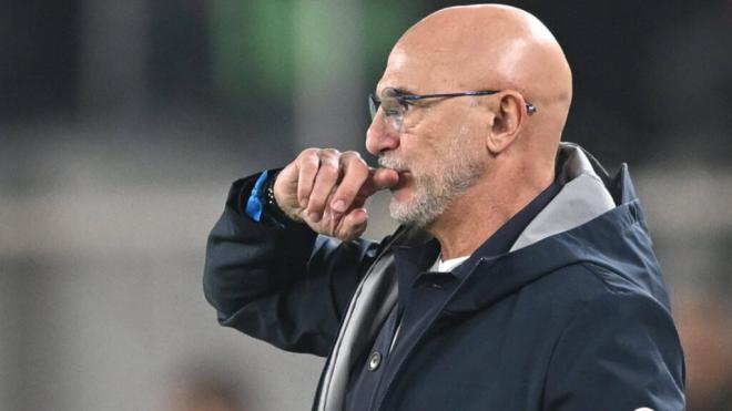 Luis de la Fuente, durante el partido ante Georgia (Foto: Cordon Press)