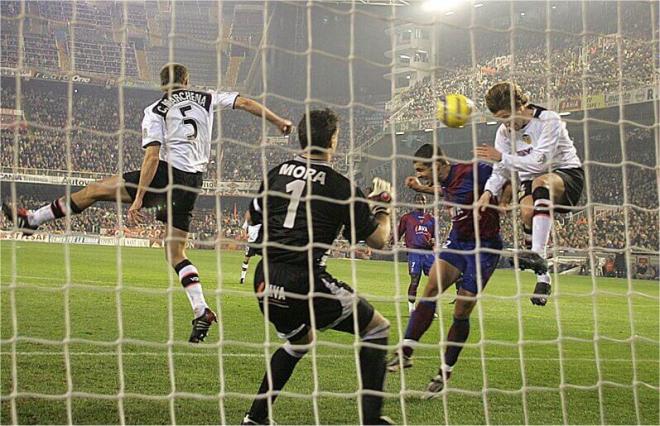 Gol fantasma de Mista a Mora (Foto: Valencia CF)
