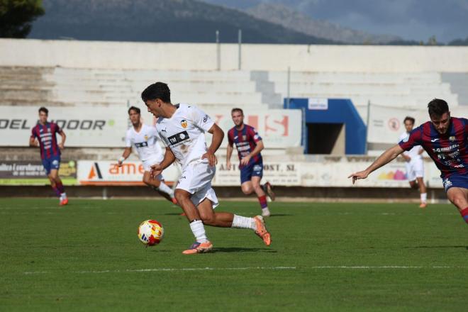 El VCF Mestalla vende cara su derrota en casa del líder (1-0)