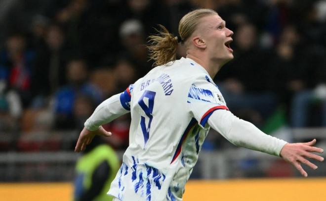 Erling Haaland celebra uno de sus goles en el Italia-Noruega (Foto: Cordon Press).