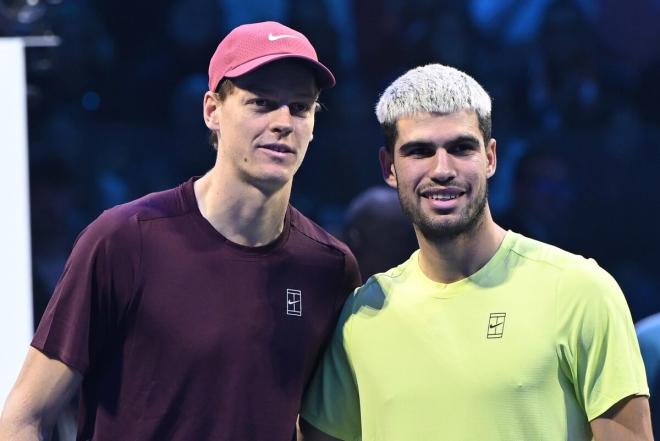 Jannik Sinner y Carlos Alcaraz, antes de la final de las Finales ATP (Foto: EFE).