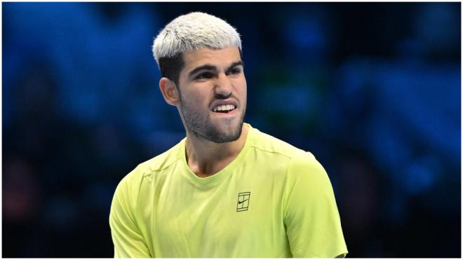 Carlos Alcaraz durante la final en Turin ante Sinner. (EFE)