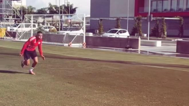 Alexis Sánchez, ejercitándose este domingo.