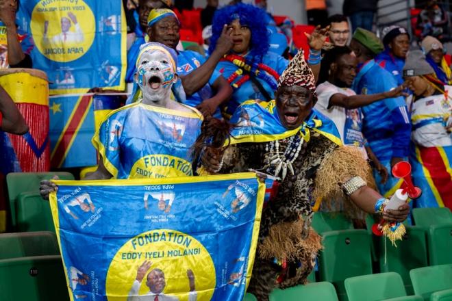 Aficionados de la RD Congo celebran el pase. (Foto: EFE)