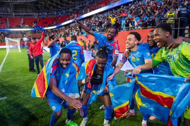 Bakambu celebra el pase de Congo a la repesca del Mundial 2026 (Foto: EFE).