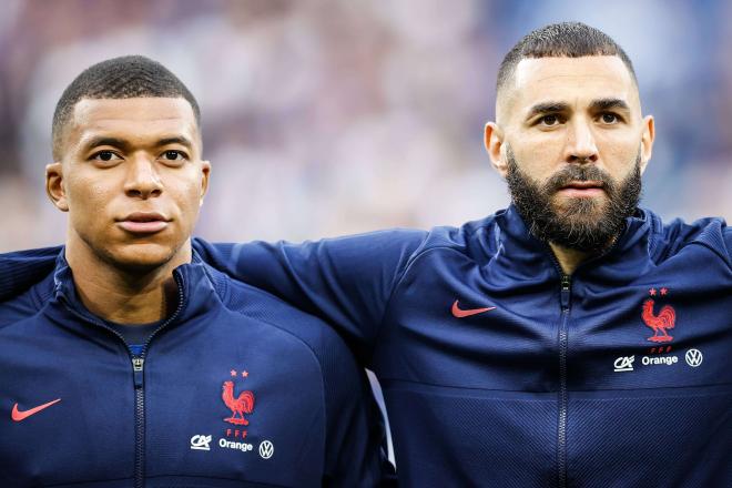 Benzema junto a Kylian Mbappé (Cordon Press)
