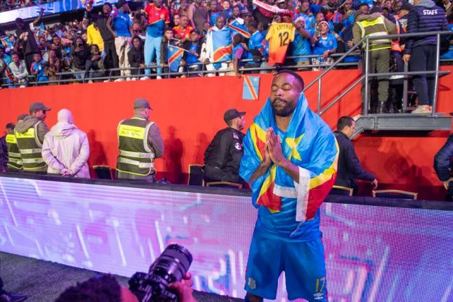 Bakambu celebra el pase de Congo a la repesca del Mundial 2026 (Foto: EFE).