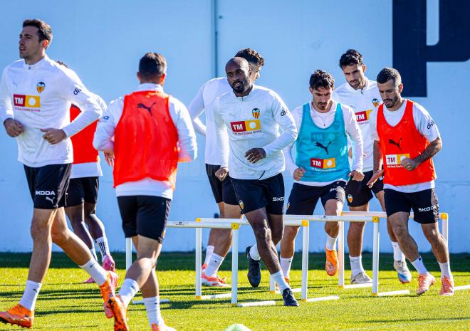 Foulquier sonríe en Paterna (Foto: Valencia CF)