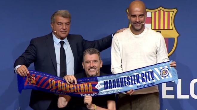 Joan Laporta, Juan Carlos Unzué y Pep Guardiola antes de un partido para recaudar fondos contra la